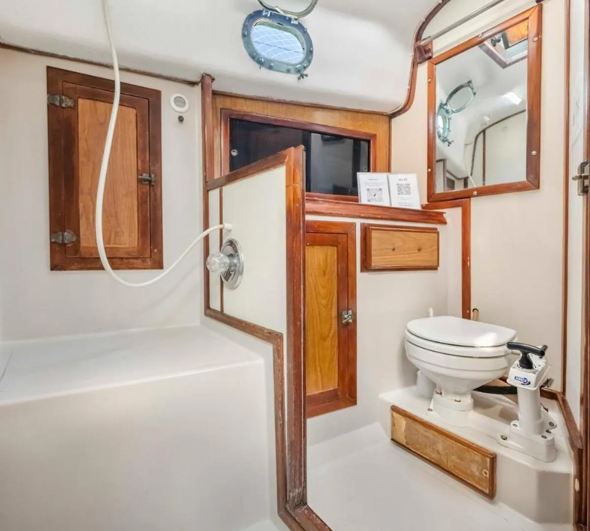 Private Sailboat 5-Min Walk To Beach & Downtown