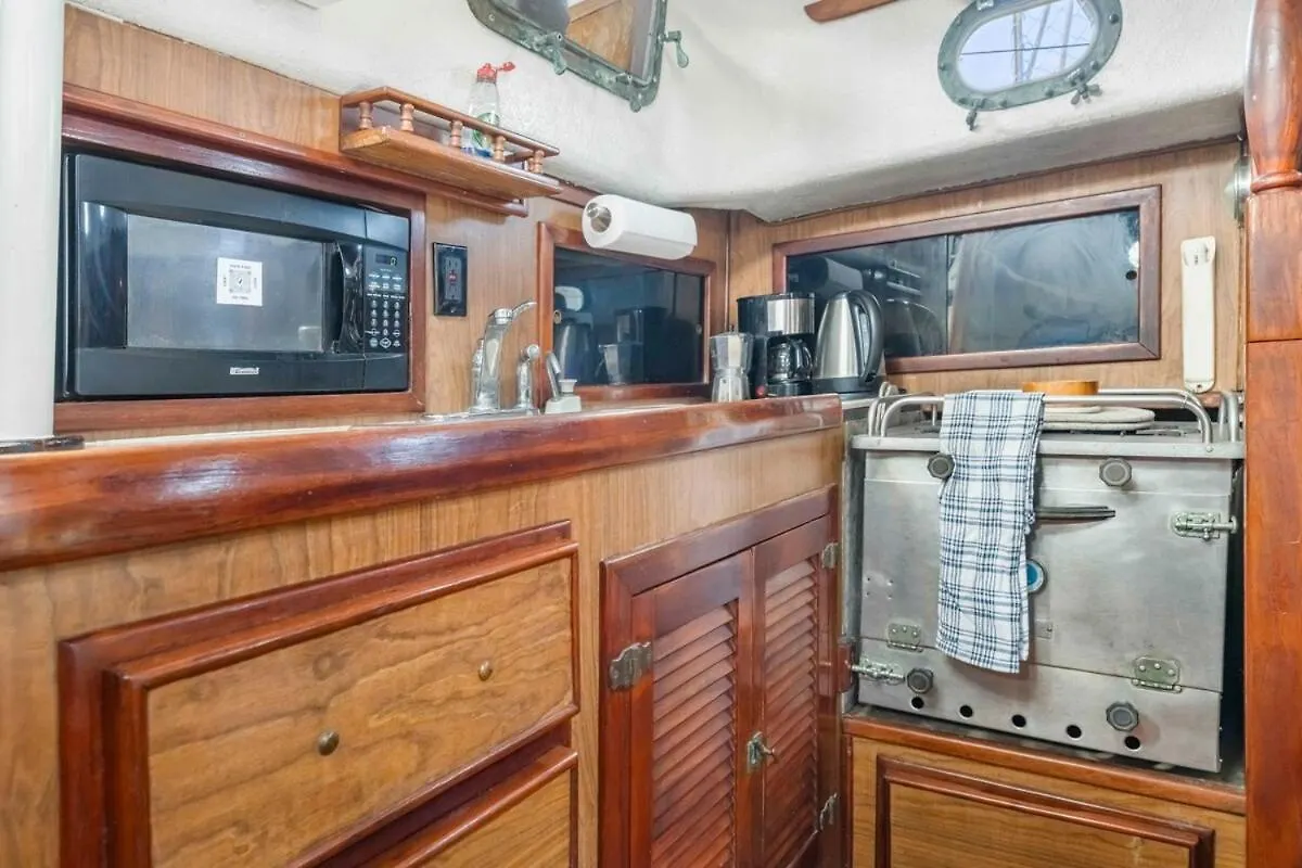 Private Sailboat 5-Min Walk To Beach & Downtown Mexico