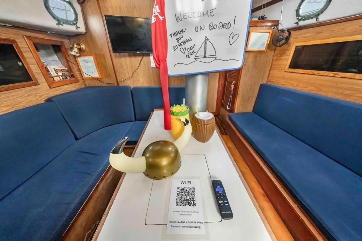 Botel Private Sailboat 5-Min Walk To Beach & Downtown Mexico