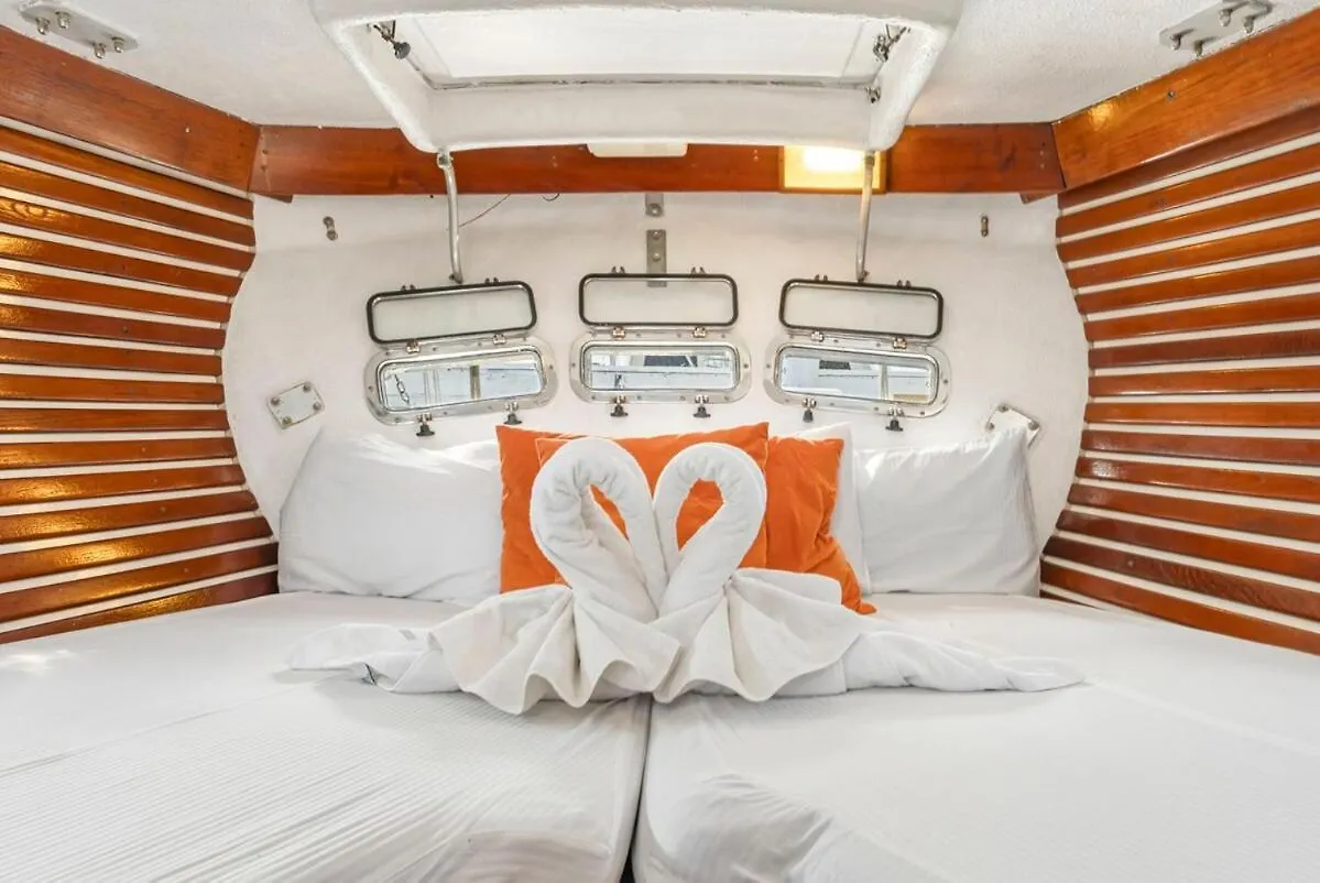 Botel Private Sailboat 5-Min Walk To Beach & Downtown